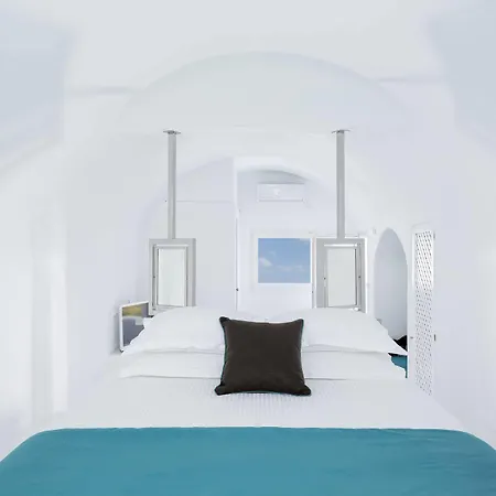 Aisling Micro Oia (Santorini)